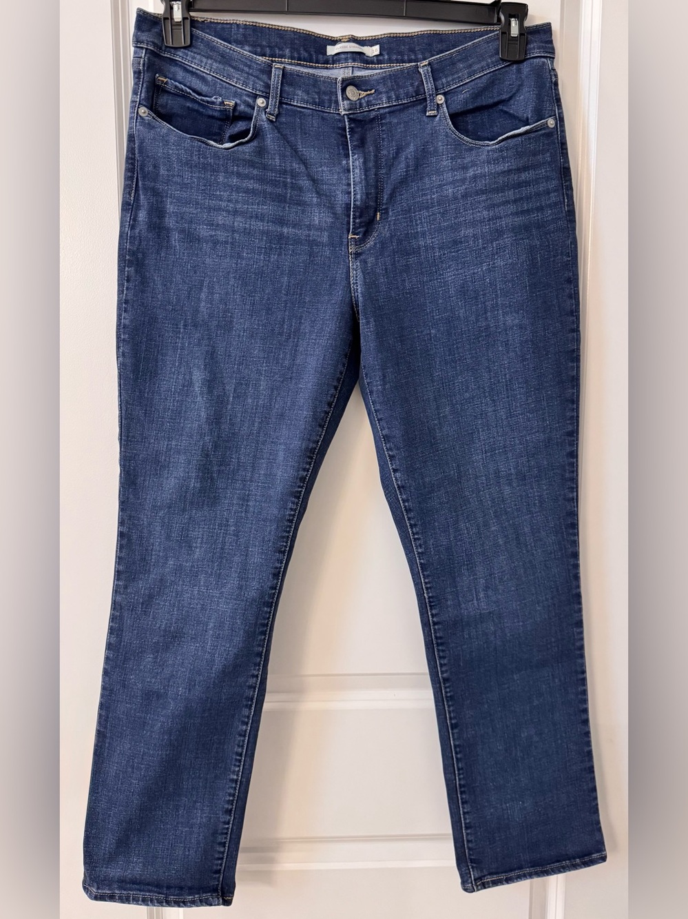 #z178 Levi’s Classic Straight Regular Fit Mid-Rise Medium Wash Blue Denim Jeans